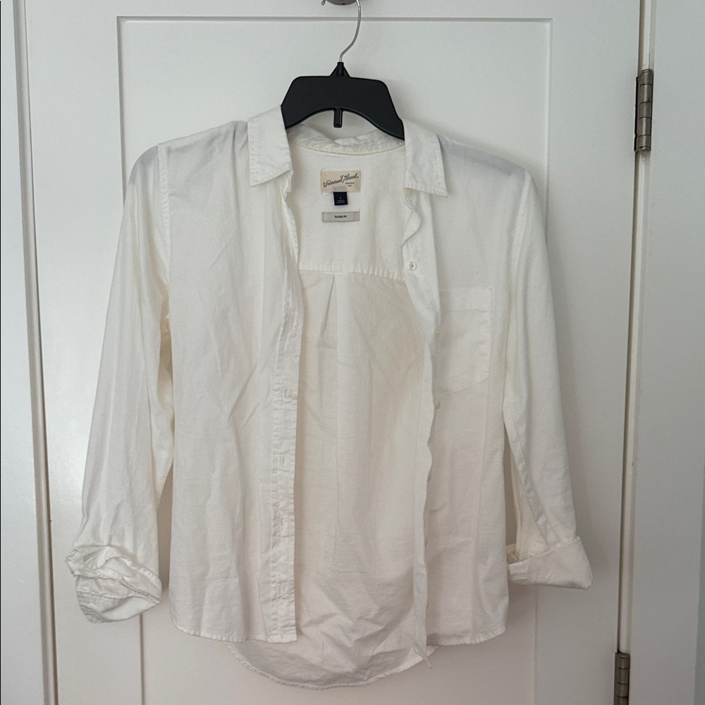 Universal Thread White Casual Button Down Shirt